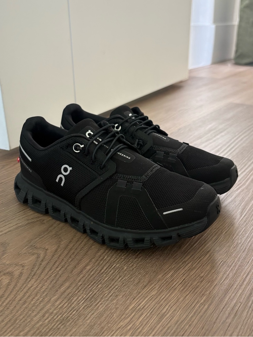 Women’s On Cloud 6 Shoes Size 6